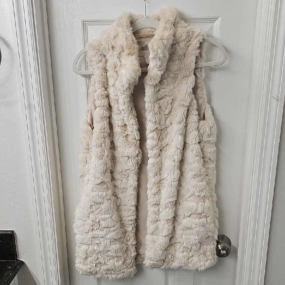 Forever 21 Cream Fuzzy Vest
